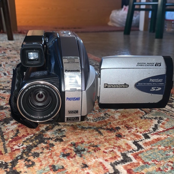 Panasonic Cameras, Photo & Video Panasonic Palmcorder Vhsc Pvl452d
